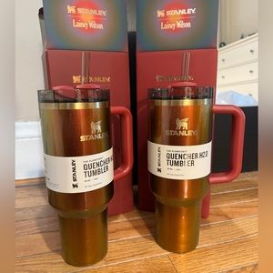 One Stanley x Lainey Wilson Country Gold Quencher  FlowStat Tumbler | 40 OZ